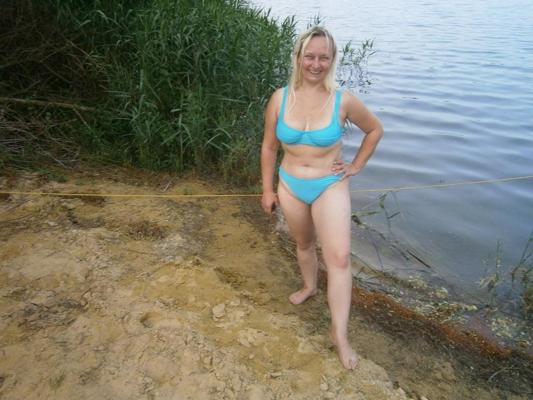 25P Tesão de amadora MILF Yvonne de biquíni
