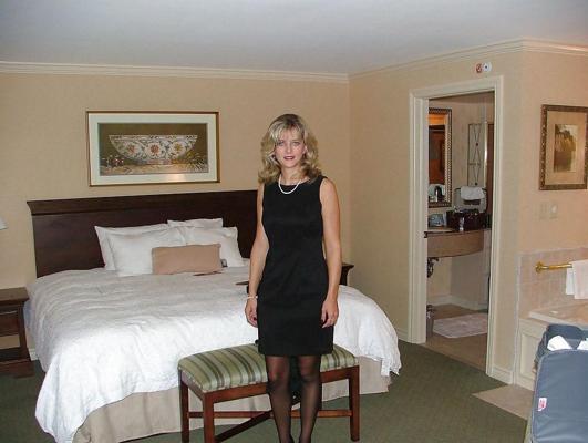 14P Mature hotel babe