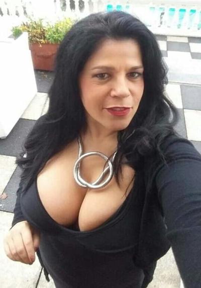 20P Mature ladies braless cleavage pokies 128