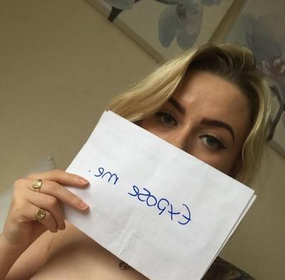 7P Kate, vagabunda de 20 anos, implorando por exposição