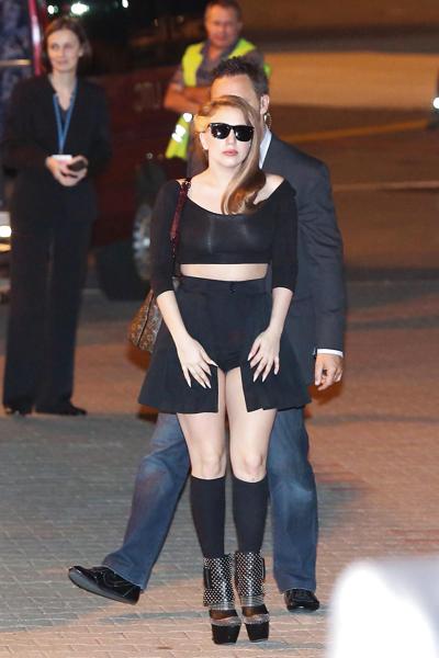 4P Gaga sans soutien-gorge