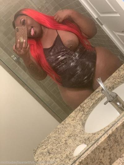 25P FYE's Big Black Azz!