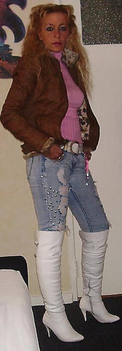 10P Dutch Petra is a horny Mature bitch and mommy