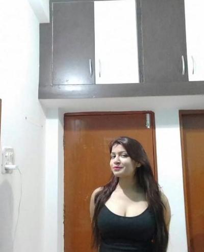 6P Photos nues de Bhabhi aux gros seins cliquées par devar (91)
