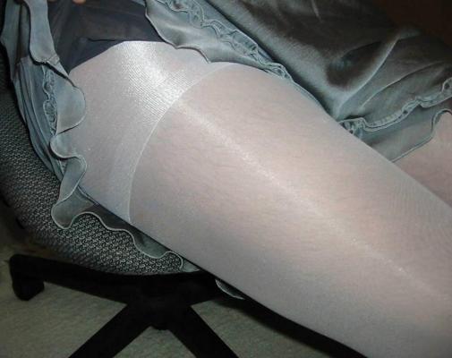 7P Hue Pantyhose and black thong upskirt