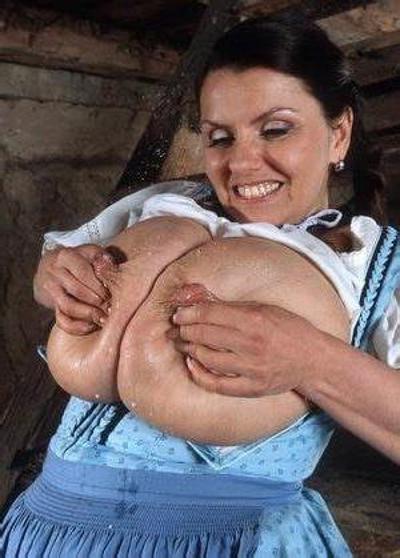 25P Milena Velba énormes gros seins sexy #1