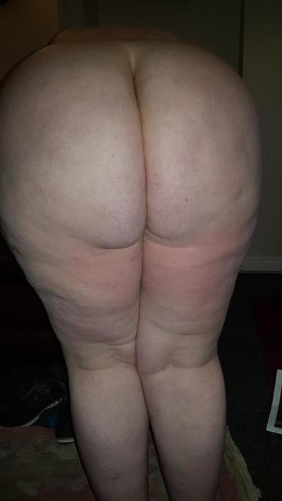 11P wife's arse (would you cum over it)