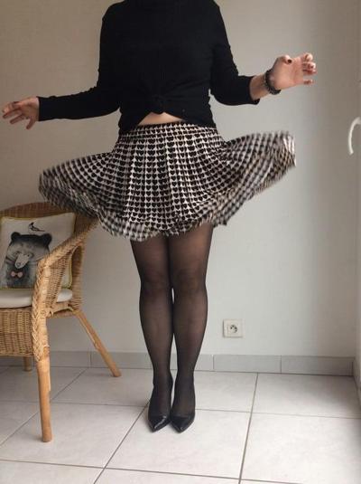 25P French milf qui vend ses fringues-5