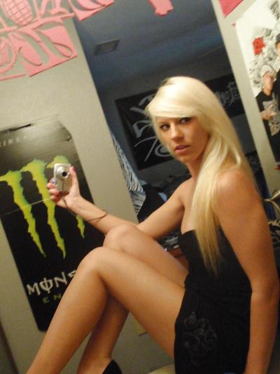 15P Cute blonde self pictures