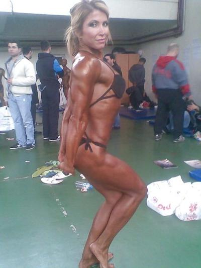 10P Turkish muscle female lady isil