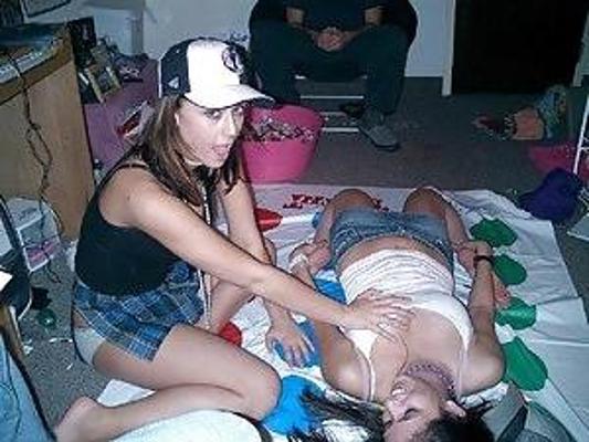25P Lesbian beautys in jeans
