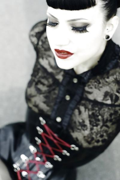 22P Gothic Beauty