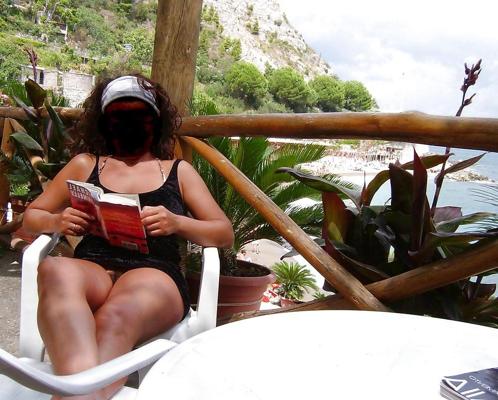 25P Italian wife