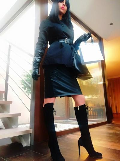 25P Milfs &amp; Gilfs wearing boots no.35