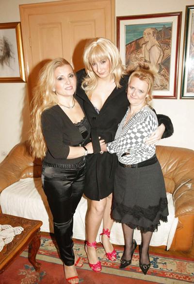 14P 3 Mature Lesbians In Action