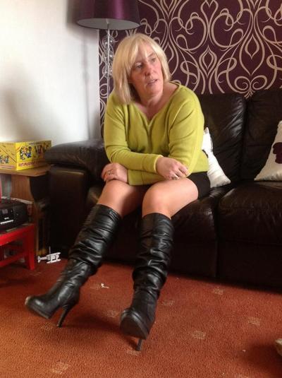 25P Milfs &amp; Gilfs wearing boots no.27