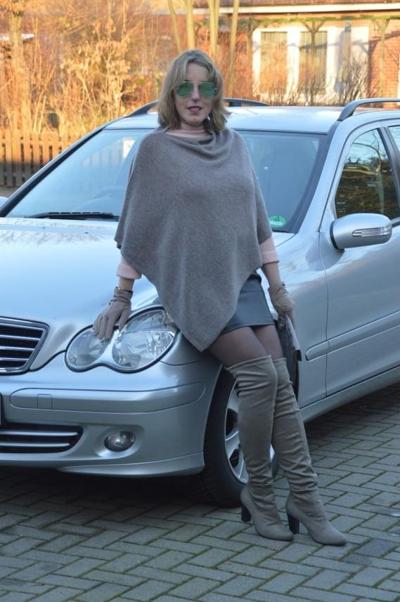 25P Milfs &amp; Gilfs wearing boots no.9