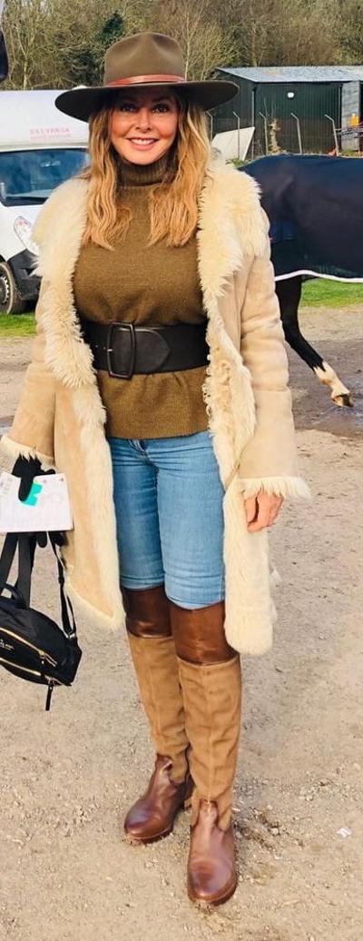 12P Carol Vorderman trägt Stiefel Nr. 6