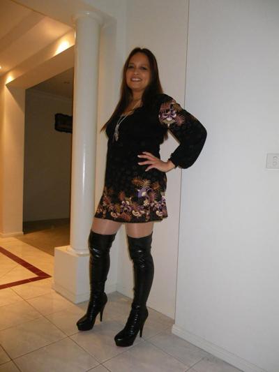 25P Milfs &amp; Gilfs wearing boots no.25