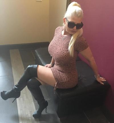 10P Reifer Blonder Bimbo