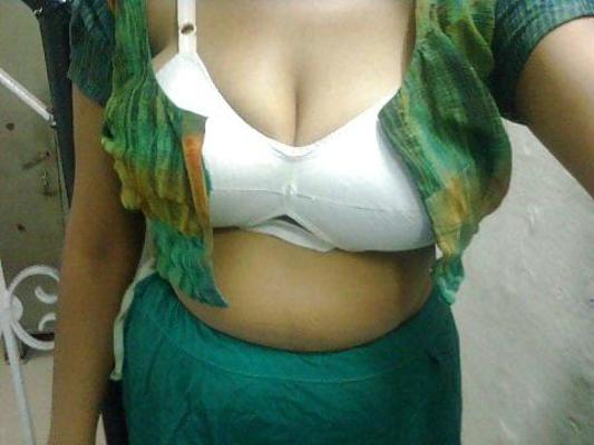 10P SEXY INDIAN AUNTY's Show