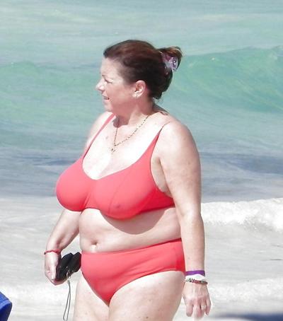 15P BBW matures and grannies at the beach 506