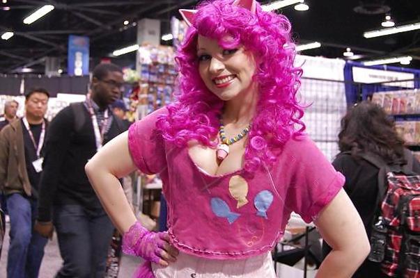 25P Babes of Comic Con 04