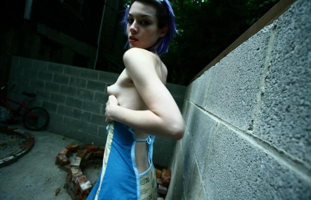 25P Seins nus 242