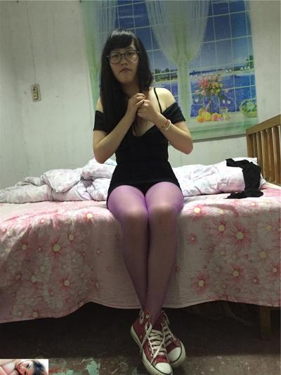 25P Asia-Mädchen mit Brille 17