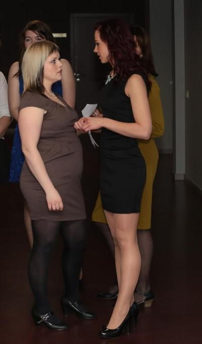 25P Graduation Girls in Pantyhose 03