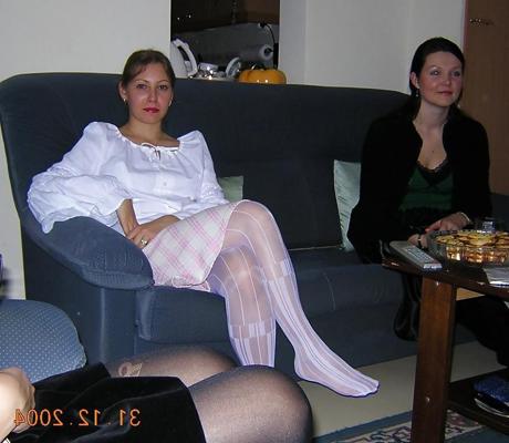 16P Nylon - upskirt - leg 39