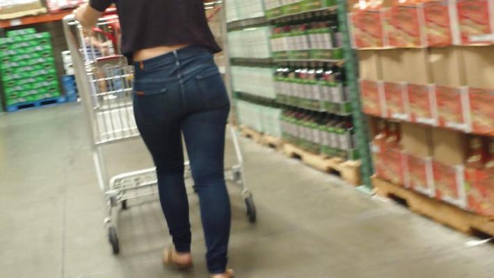 25P Cul et fesses lisses, joues d'adolescent en jeans