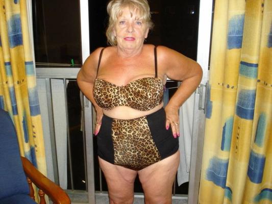 25P Hoodyman SSBBW 273 : More fat pigs exposed !