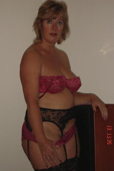 25P Curvy British mature amateur Gabriella K (13)