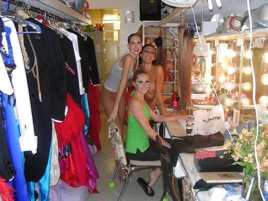 25P Backstage bei einer Modenschau