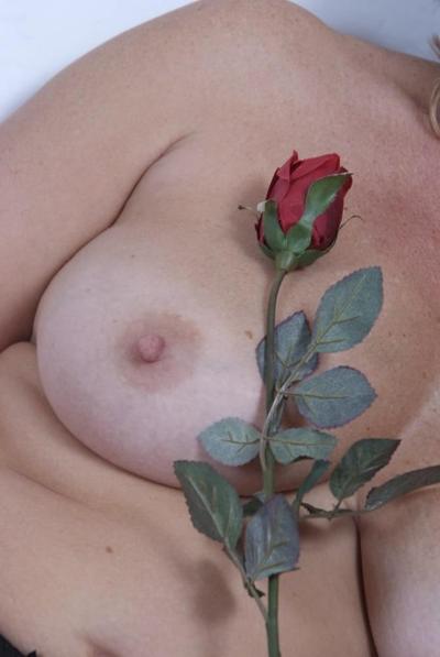 25P Gabriella K, amatrice mature britannique bien roulée (12)