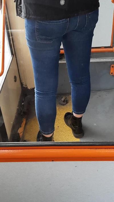 8P Ass in jeans