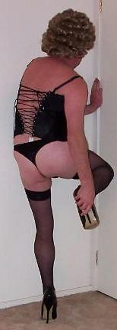 8P Mistress's sissy