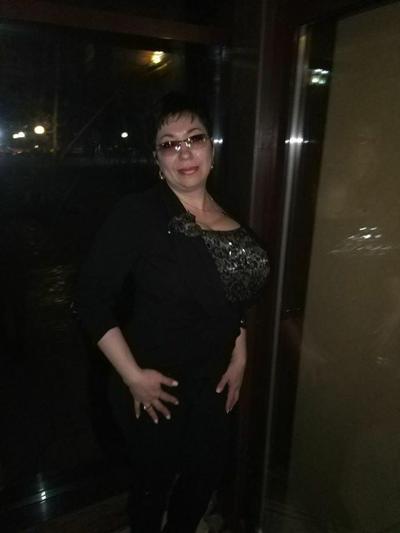 20P Busty Russian Woman 3620