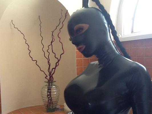 25P Girls in latex and mask 7