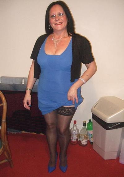 25P MATURE SLUTS WEAR STOCKINGS 13