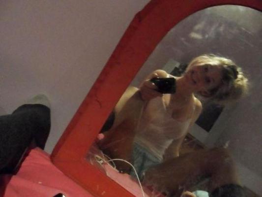 25P Sexy selfshot british teen girls