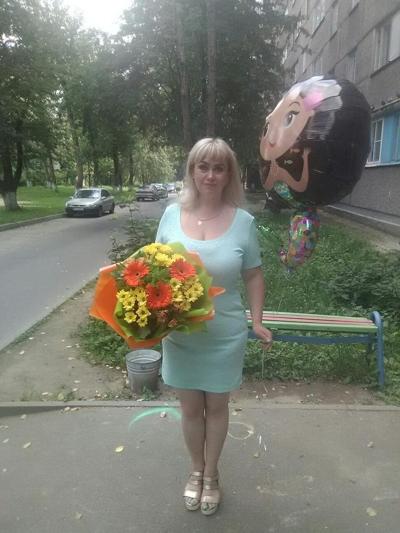 9P Busty Russian Woman 3621