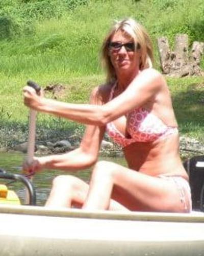 9P Sexy MILF 4
