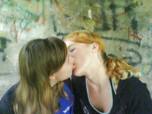 25P Girls kissing mix