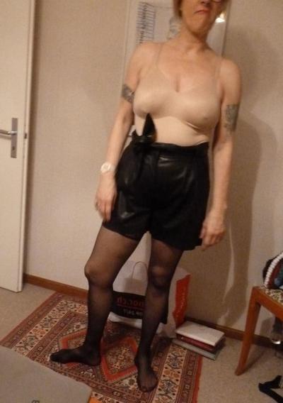 25P Wife's pantyhose of New Years eve