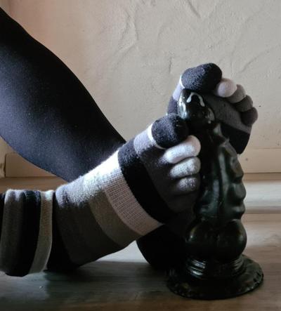 16P Rub Me #2 - Ft. DragonD and Toe Socks
