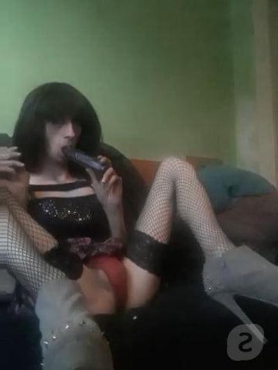 25P CipciaOliwcia's sissy captured on Skype.