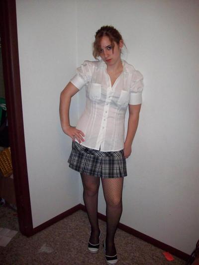 25P AMATEUR IM SCHULMÄDCHEN-OUTFIT