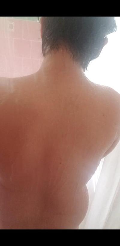 22P Balancer une bite d'adolescente sous la douche